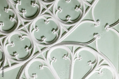 Valokuva White gypsum bas-relief ceiling design details in Gothic style