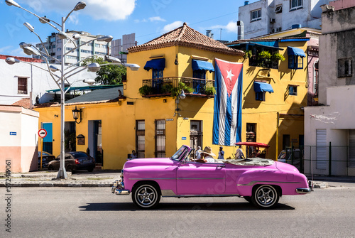 Plakat w ramie Pink Old Car