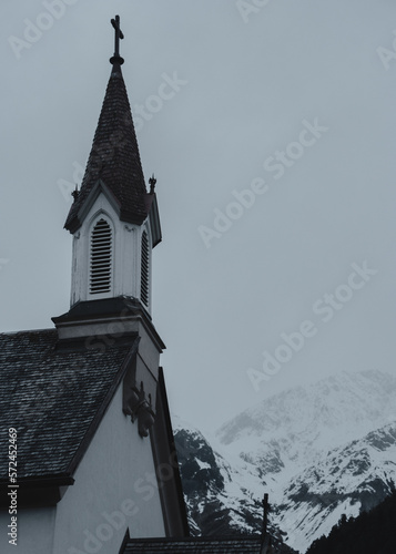 mystische Kirche in den Bergen  photo