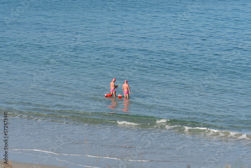 Photography Baigneurs sur une plage de Bretagne en hiver