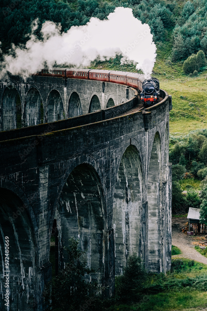 Rideaux A steam train crossing the Glenfinnan viaduct in the Scottish  Highlands made famous by the Harry Potter movies. The Jacobite steam train  crossing the bridge with steam in Scotland United Kingdom -