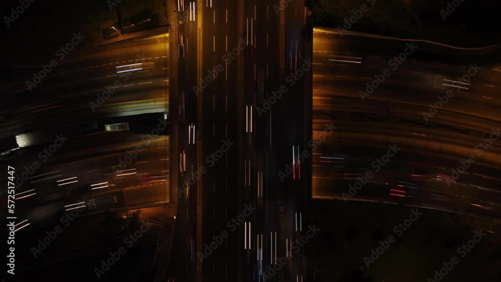 Vidéo Stock Drone night hyperlapse of a bridge over a freeway ...
