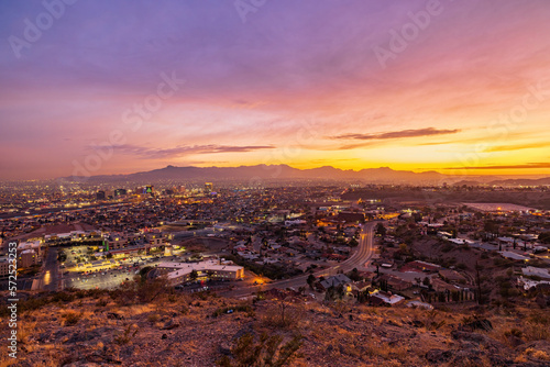High angle view of the beautiful El Paso city © Kit Leong