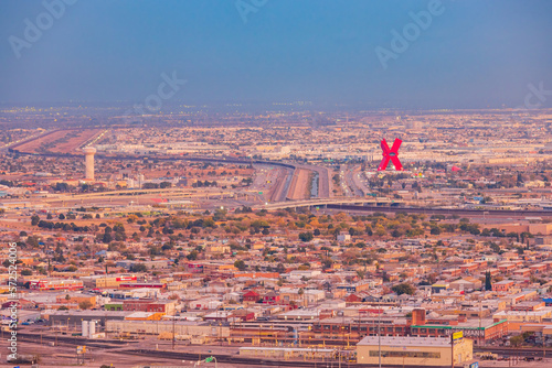 Slika na platnu High angle view of the beautiful El Paso city and Ciudad Juarez of Mexico from t