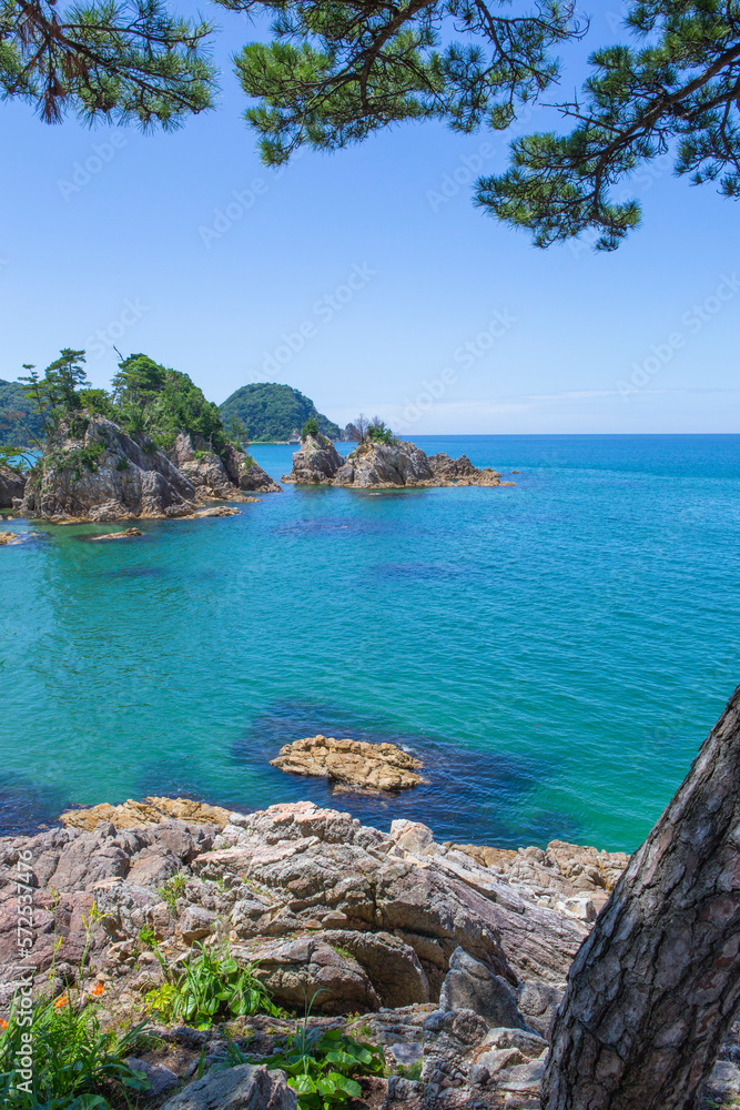 Fototapeta premium 夏の浦富海岸 鳥取県 浦富海岸
