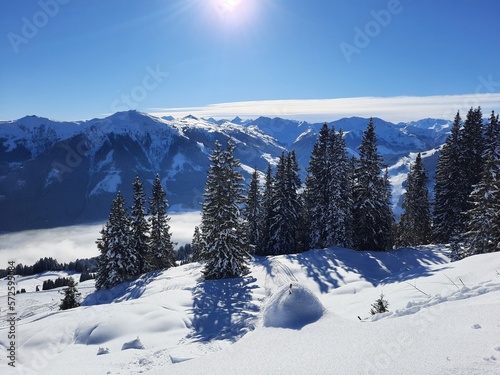 Skifahren in Saalbach Hinterglemm photo