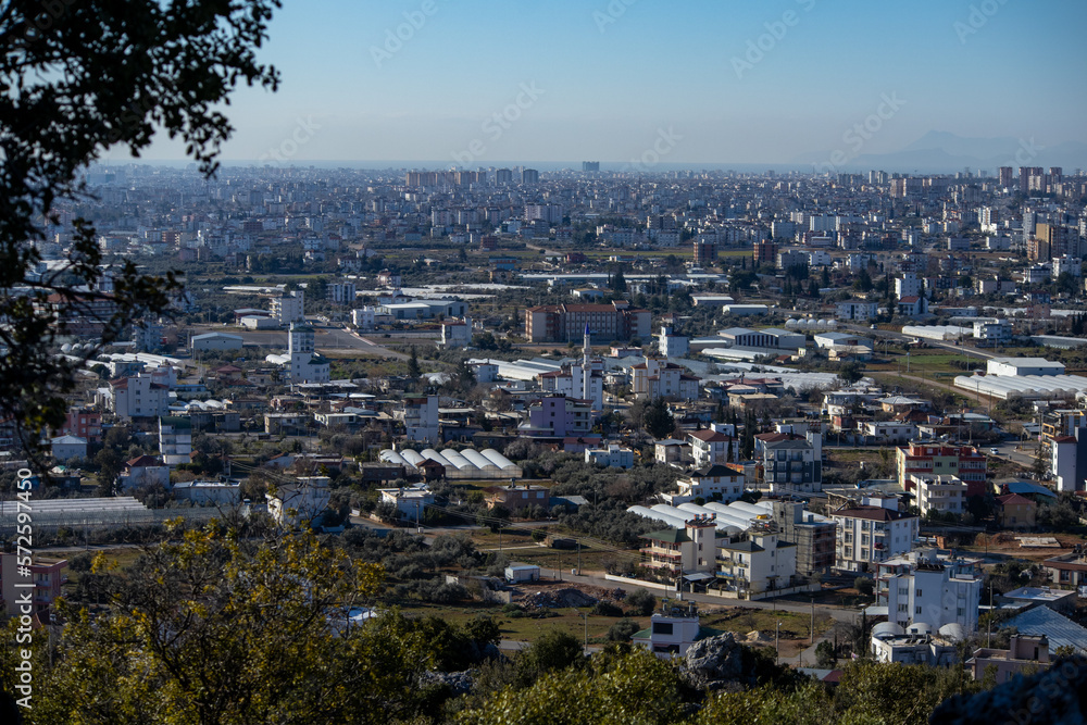 Obraz premium View of the city from the top of the mountain