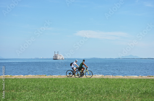 琵琶湖湖畔の風景　滋賀県大津市