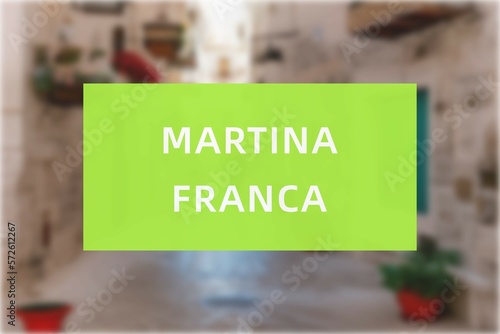 Martina Franca: Der Name der italienischen Stadt Martina Franca in der Region Puglia vor einem Hintergrundbild photo