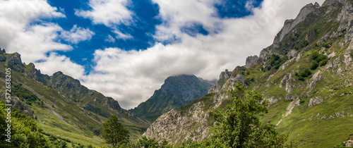 Fototapeta Naklejka Na Ścianę i Meble -  Mountain Range, Picos de Europa National Park, Asturias, Spain, Europe