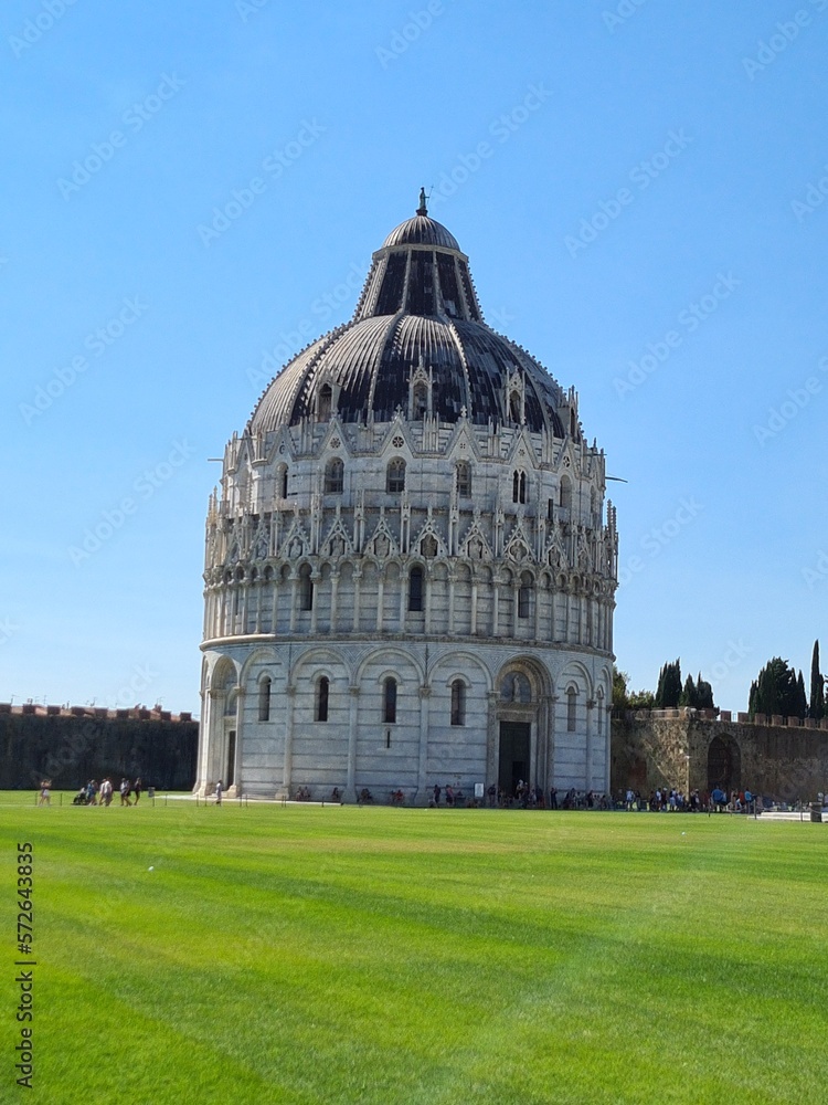 2022.07.15 Italy, Pisa, San Giovanni baptistery
evocative image of the baptistery of San Giovanni in Piazza dei Miracoli, the largest
baptistery of the world under a clear sky