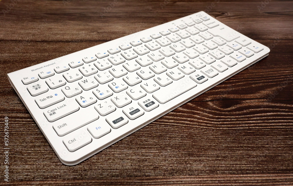 White bluetooth keyboard (diagonal placement) White bluetooth keyboard (diagonal placement)