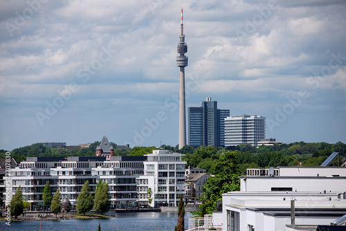 Skyline von Dortmund mit Phoenix-See