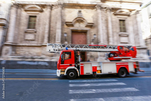  Fire truck  flies  to the fire in Italy    
