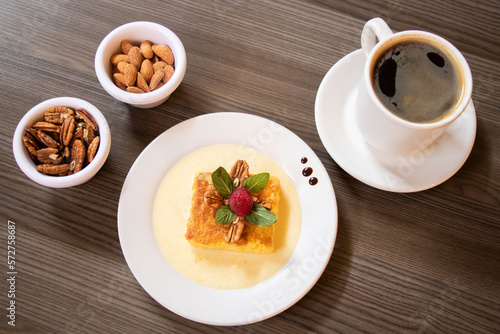 Pan de elote con café 