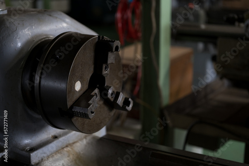 Lathe three-jaw chuck 