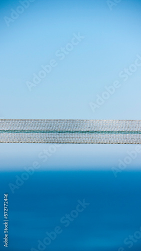 Valla eléctrica  junto al mar