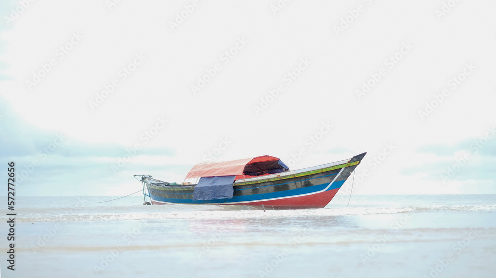 Naklejka premium boat in the sea