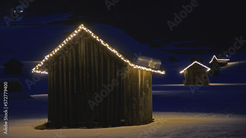 Obertilliach, Winter, Nacht, Heustadel, beleuchtet, Scheune, Schupfe, Lesachtal, Osttirol, Lienz, Schnee, Dämmerung, Beleuchtung, Dachgiebel, Wiese, Futterwiese, Futterspeicher, Holzhütte, Schnee, Win photo