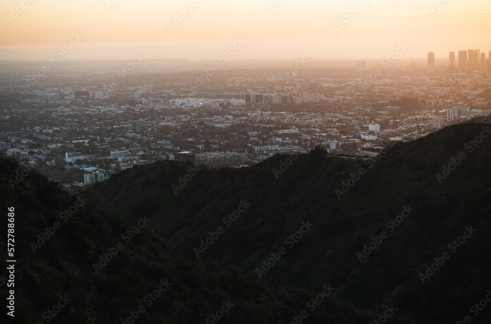 Fototapeta premium Beautiful twilight background after the sun had set in Los Angeles, California. Taken in Runyon Canyon Park.