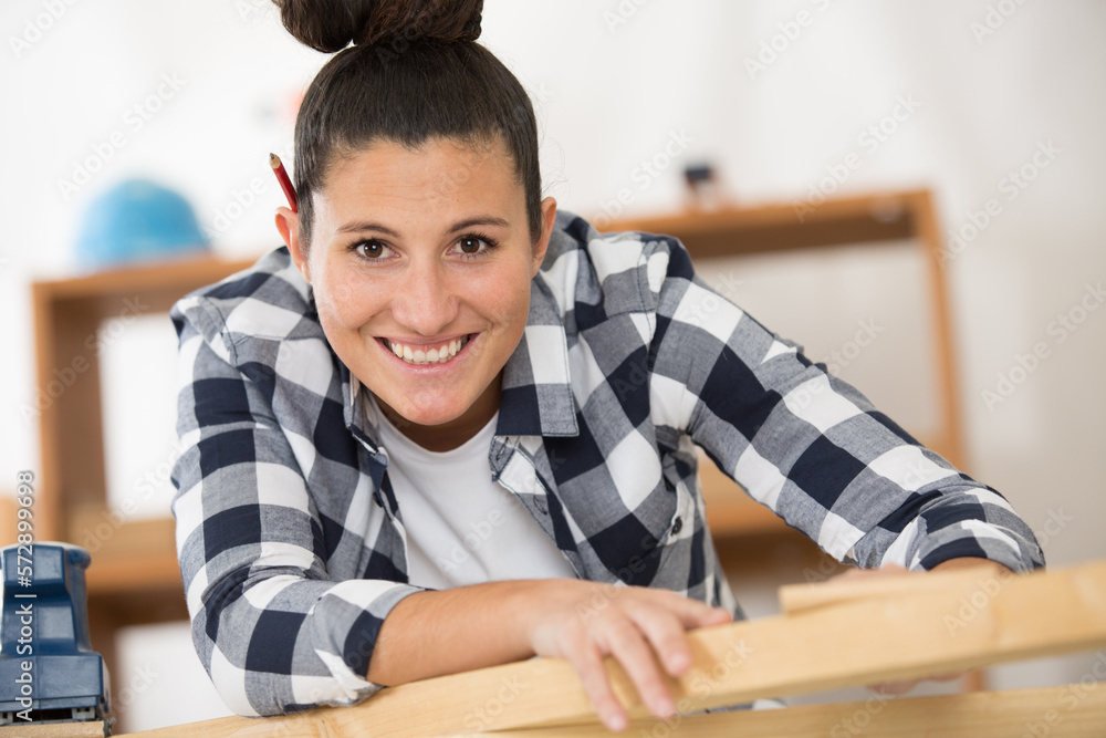 female carpenter using sandpaper female carpenter using sandpaper