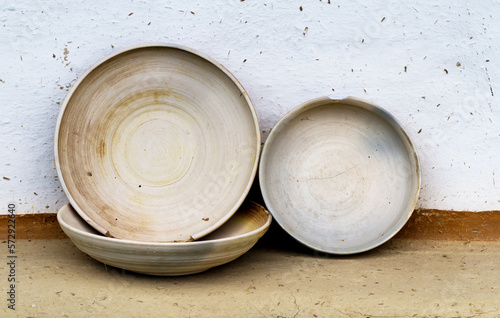 фотографія Rustic old cracky clay bowls near the wall