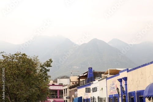 San Pedro Garza Garcia, Mexico – February 8, 2023: View on street with beautiful buildings and mountains © New Africa