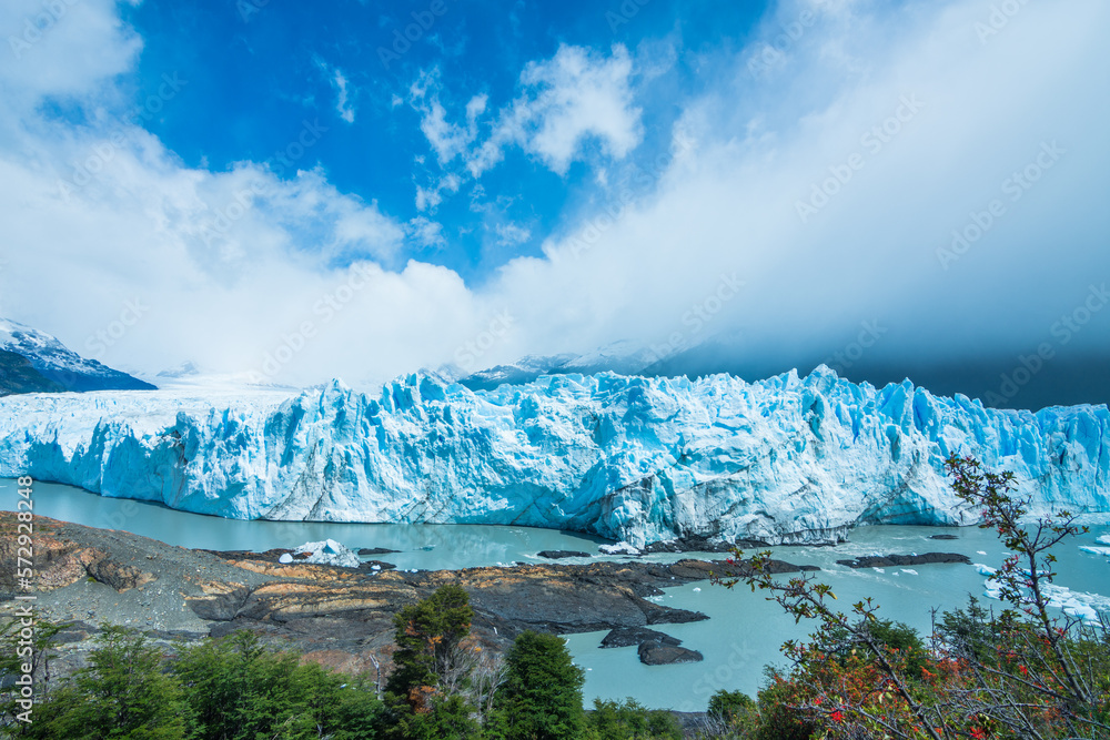 Fototapeta premium View of the beautiful Perito Moreno Glacier - El Calafate, Argentina