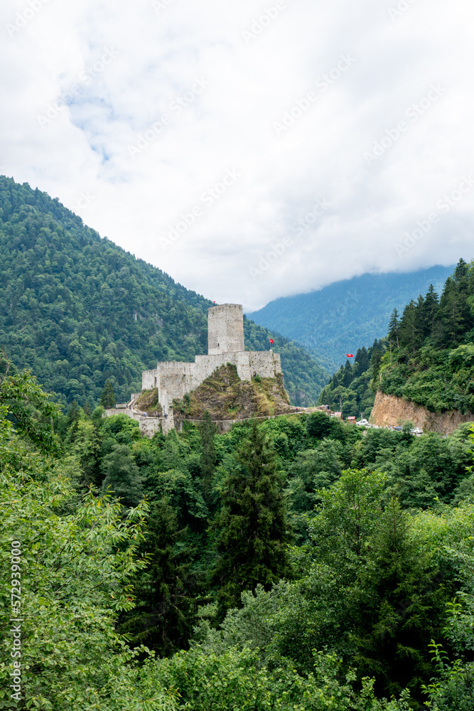 Perfect mountain views. Camlihemsin Rize.