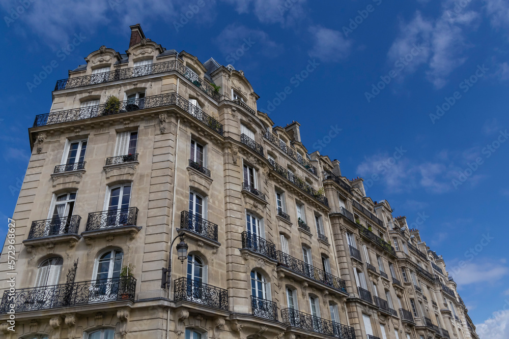 sight of building in historic district of Paris
