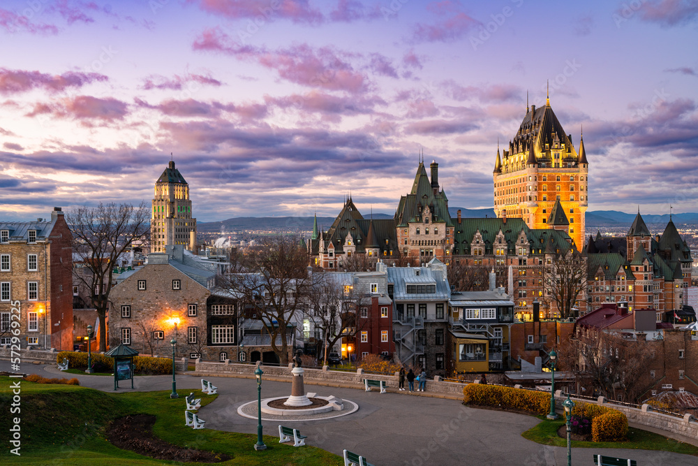 Fototapeta premium Quebec City Canada sunset view with historic Château Frontenac and old architecture in view