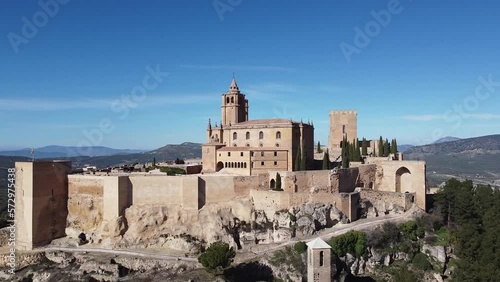 Preciosa Vista aérea del Castillo de la Mota en Alcalá la Real, Jaén
