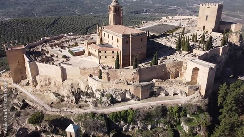 Preciosa Vista aérea del Castillo de la Mota en Alcalá la Real, Jaén