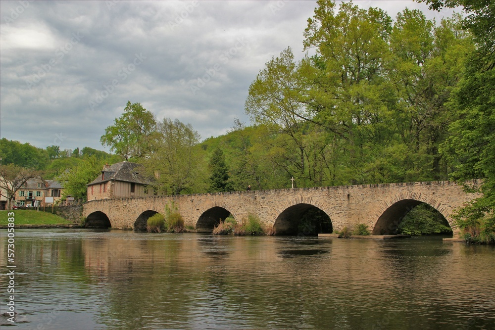 Fototapeta premium Vieux pont du Saillant d'Allassac (Corrèze)