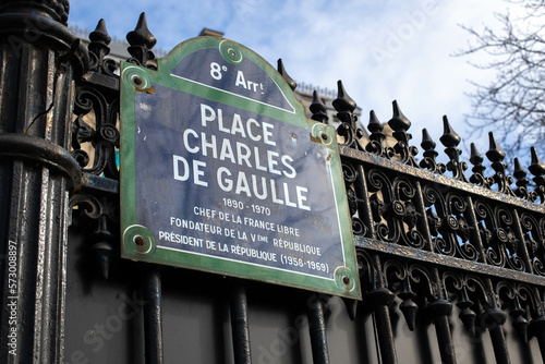 plaque de signalisation de rue indiquant la place Charles de Gaulle à Paris. Endroit célèbre de la capitale de la France. photo
