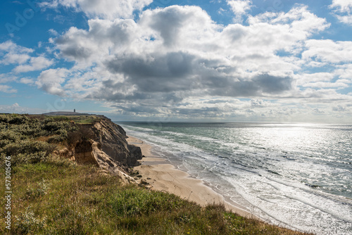 Nordsee und Steilküste bei Lönstrup vor der Wanderdüne Rubjerg Knude, Jütland, Dänemark