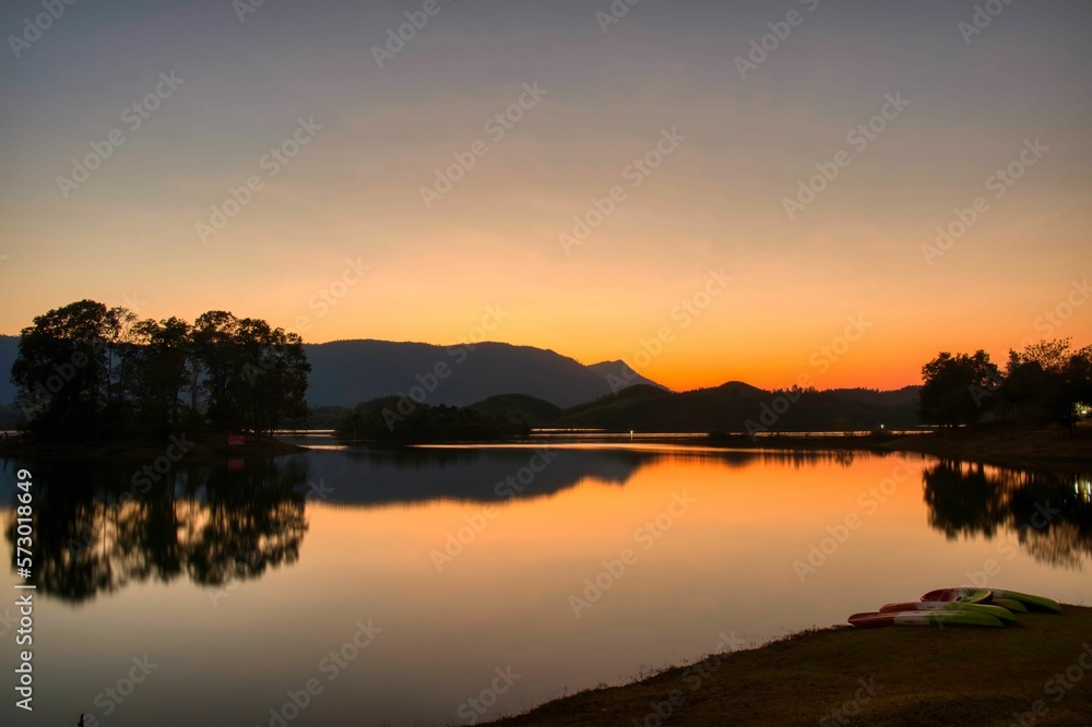 Nam Ngum Reservoir, Tha Heua, Laos, Asien. Beautiful nature at Lake close to Vientiane. High quality photo