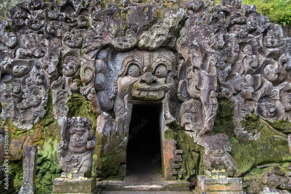 The entrance to the elephant cave 
