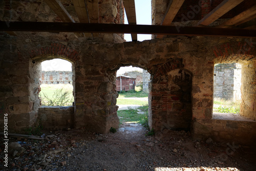 Foto Interior of ancient Pniv Castle in Ivano-Frankivsk region, Ukraine
