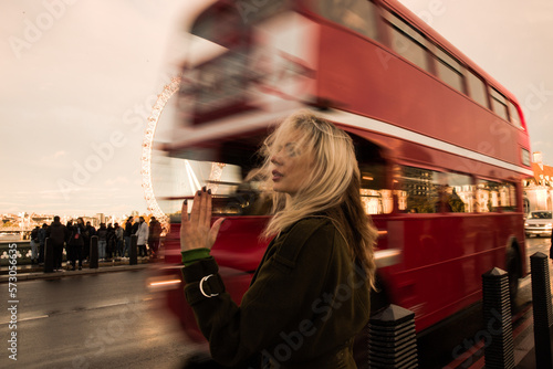 Canvas Print woman relaxing by the westminster bridge London Big Ben and westminster parlemen