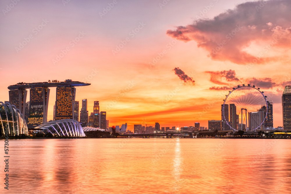 Naklejka premium Singapore City Skyline view from Marina Bay during Sunset
