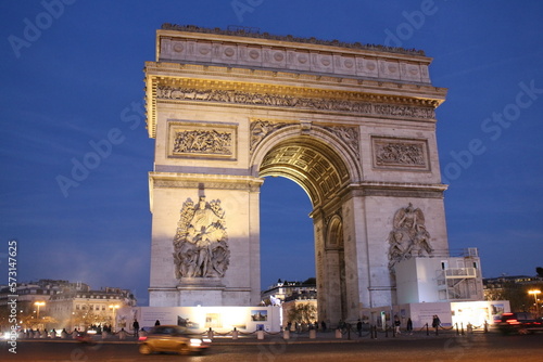 Arc de Triomphe in Paris, France © HanzoPhoto