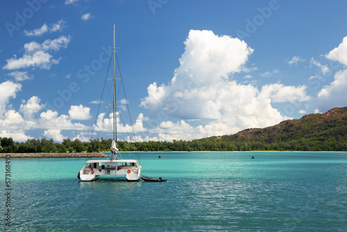 Navigando sul mare delle Seychelles.