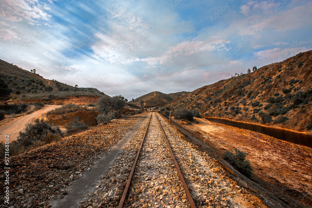 Vecchia ferrovia nei pressi di Rio Tinto, Spagna - obrazy, fototapety, plakaty 