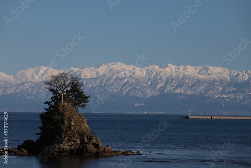 富山湾越に見る立山連峰