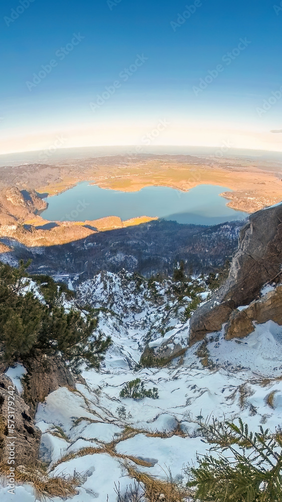 Obraz premium Bavarian Top View to Lake Kochel during Winter time