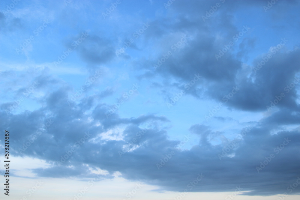 Obraz premium dark blue cloud with white light sky background and midnight evening time 