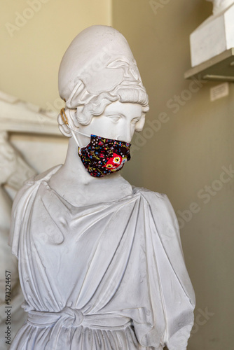 Athene - Statue mit Maske 