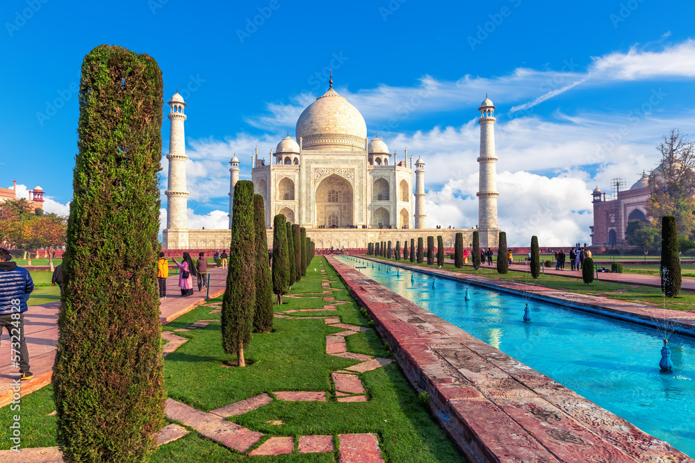 Taj Mahal Mausoleum, Wonder of the world, Agra, India, Uttar Pradesh