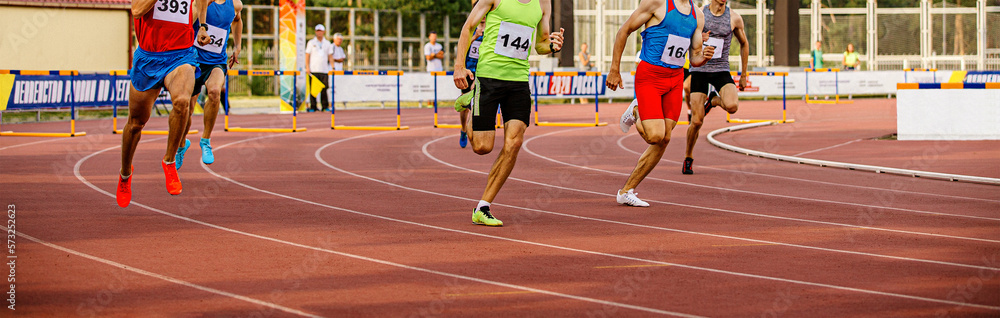 Obraz premium running 400 meters hurdles men in athletics